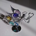 スワロ天使（左）